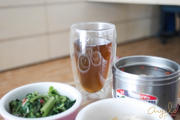 每天會有4包茶飲與許多湯品