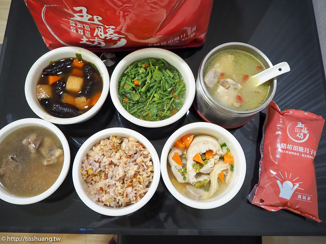 46024661565_49fa0d113d_z 晚餐有兩道主食,兩道湯品