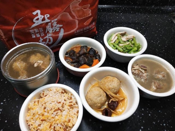 61142569_352170858986544_8839709372876587008_n 美味月子餐