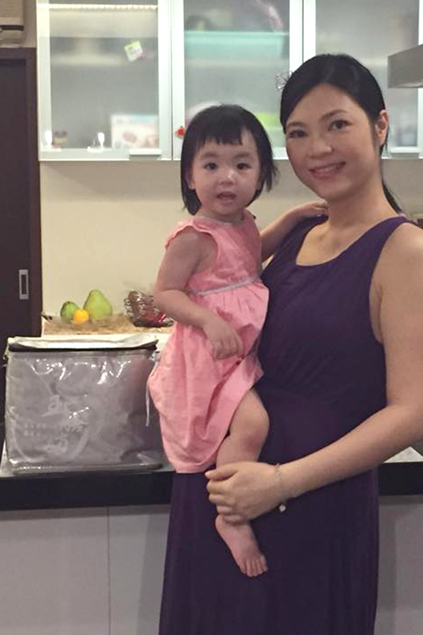 伊正老婆和女兒